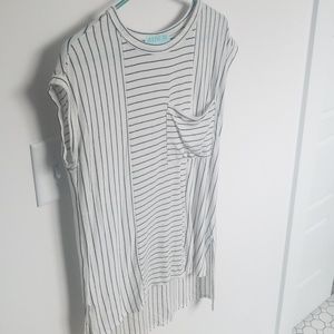 Adorable classy top.